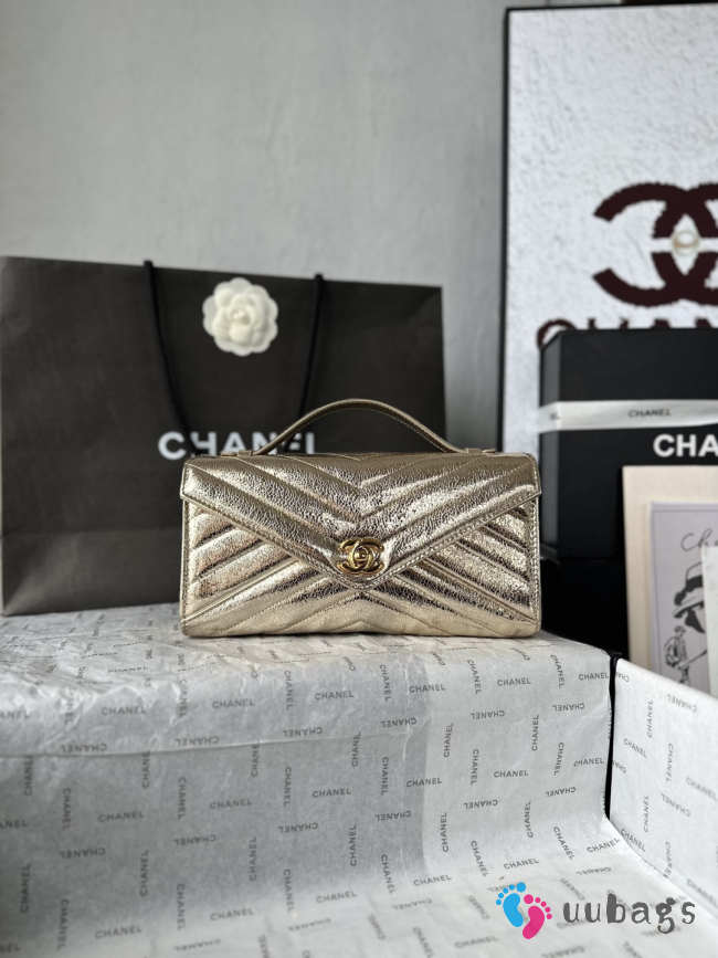 Uubags Chanel AS6044 Chevron Clutch Metallic Gold Aged Calfskin Gold Hardware 26x13x5cm - 1