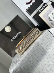Uubags Chanel AS6044 Chevron Clutch Metallic Gold Aged Calfskin Gold Hardware 26x13x5cm - 4