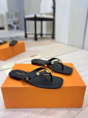Uubags Louis Vuitton 1AK45V Gaia Flat Thong In Black  - 6