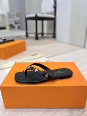 Uubags Louis Vuitton 1AK45V Gaia Flat Thong In Black  - 5