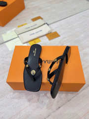 Uubags Louis Vuitton 1AK45V Gaia Flat Thong In Black  - 3
