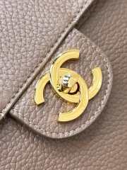 Uubags Chanel maxi flap bag calfskin with grain effect & gold metallic in dark khaki 19.5x32x10cm - 4