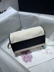 Uubags Chanel Classic Clutch With Chain Ecru Tweed & Gold-Tone Metal 11.5x18.5x11cm - 5