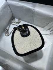 Uubags Chanel Classic Clutch With Chain Ecru Tweed & Gold-Tone Metal 11.5x18.5x11cm - 3