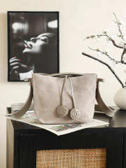 Uubags Chanel 26 Suede Drawstring Bucket Bag In Light Beige 20x11x8cm - 1