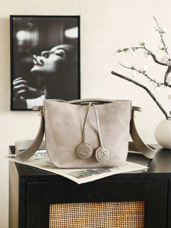 Uubags Chanel 26 Suede Drawstring Bucket Bag In Light Beige 20x11x8cm