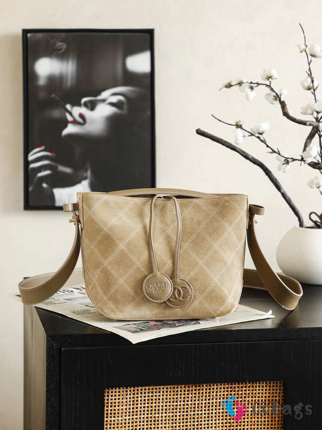 Uubags Chanel 26 Suede Drawstring Bucket Bag In Sand 20x11x8cm - 1