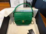 Uubags Chanel Clutch In Crocodile Embossed Calfskin & Gold-Tone Metal Green 14.5x19.5x5cm - 1
