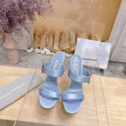 Uubags Chivela Manolo Blahnik sandal in satin with jewel application light blue 9cm - 4