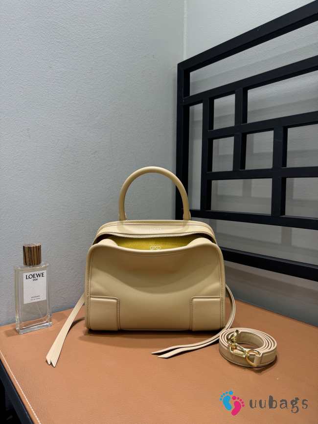 Uubags Loewe small Amazona 180 bag in suede silk beige/mustard 24.5x18.5x10cm - 1