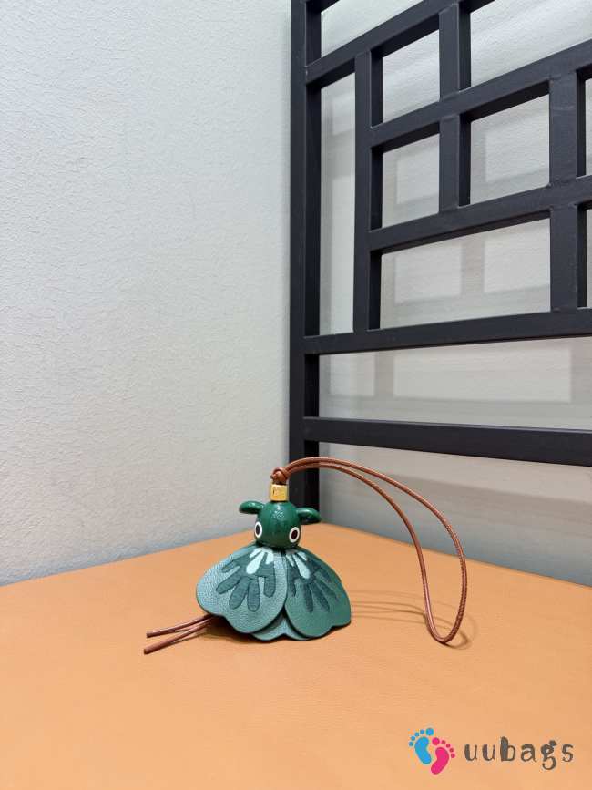 Uubags Loewe Lucky Puzz Charm In Tan/Dark Green - 1