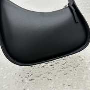 Uubags The Row Half Moon Bag In Black 20x6x35.5cm - 2
