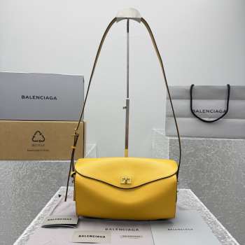 Uubags Balenciaga Le 7 Shoulder Bag Medium in Curry Smooth Calfskin 26x13.5x10cm