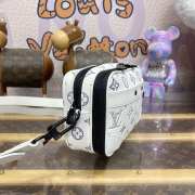 Uubags Louis Vuitton M82544 Alpha Wearable Wallet Monogram Shadow Cowhide Leather White 18.5x11x6.5cm - 3