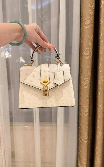 New Collection 2026 Louis Vuitton N83604 Rose Des Vents Mini In White Ostrich Leather 19x15x9cm