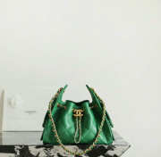 Uubags Chanel 25 mini handbag calfskin with grain effect & gold metallic in dark green 20x22x12.5cm - 1