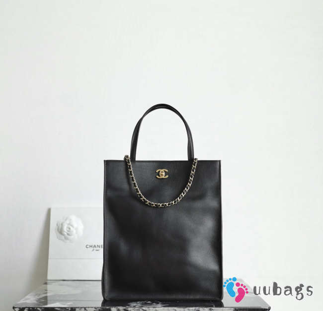 Uubags Chanel small shopping bag calfskin and gold-colored metal in black 28.5x23.5x9.5cm - 1