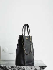 Uubags Chanel small shopping bag calfskin and gold-colored metal in black 28.5x23.5x9.5cm - 5