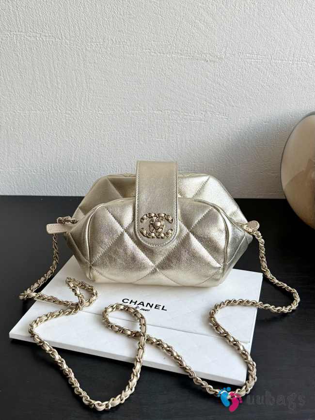 Uubags Chanel 25A Gold Metallic Lambskin Quilted Cuff Bag Aged Gold Hardware 11x23x14cm - 1