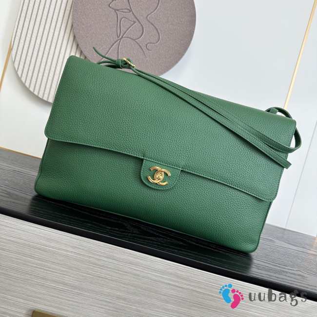 Uubags Chanel Maxi flap bag calfskin with grain effect & gold metallic in green 26x38.5x11cm - 1