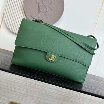 Uubags Chanel Maxi flap bag calfskin with grain effect & gold metallic in green 26x38.5x11cm