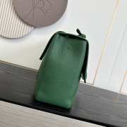 Uubags Chanel Maxi flap bag calfskin with grain effect & gold metallic in green 26x38.5x11cm - 2