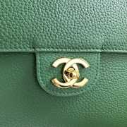 Uubags Chanel Maxi flap bag calfskin with grain effect & gold metallic in green 26x38.5x11cm - 3
