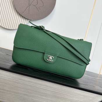 Uubags Chanel maxi flap bag calfskin with grain effect & gold metallic in green 19.5x32x10cm