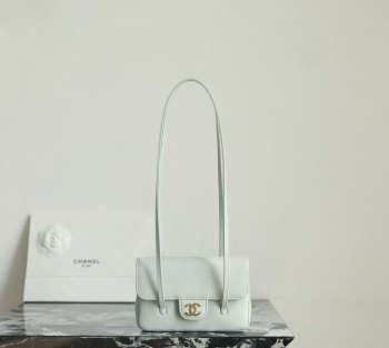 Uubags Chanel mini clutch with leather strap in plight green 11.5x17x5cm