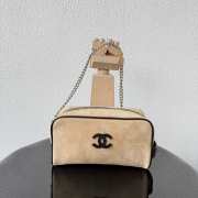 Uubags Chanel Medium Zipped Pouch In Suede Calfskin & Silver-Tone Metal Beige 23x13x9cm - 5