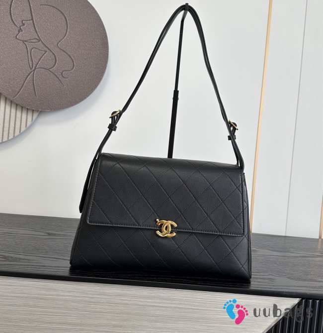 Uubags Chanel Large Kelly Shoulder Bag Black Lambskin 1997 24K 32x20x10cm - 1