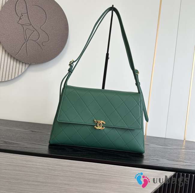 Uubags Chanel Large Kelly Shoulder Bag Green Lambskin 1997 24K 32x20x10cm - 1