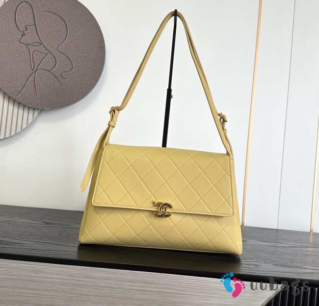 Uubags Chanel Large Kelly Shoulder Bag Yellow Lambskin 1997 24K 32x20x10cm - 1