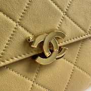 Uubags Chanel Large Kelly Shoulder Bag Yellow Lambskin 1997 24K 32x20x10cm - 2