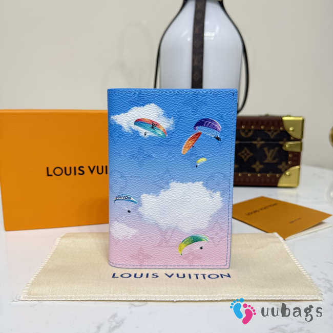 Uubags Louis Vuitton M28807 Passport Cover Gradiant Blue Pink 10x14x2.5cm - 1