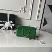 Uubags Chanel bag with chain in green croc embossed calfskin leather with gold-tone hardware 19x12x9cm - 1