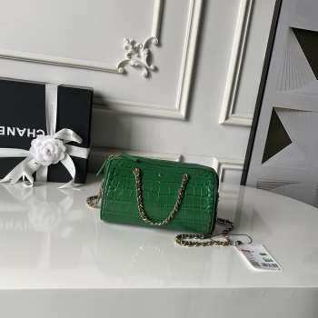 Uubags Chanel bag with chain in green croc embossed calfskin leather with gold-tone hardware 19x12x9cm