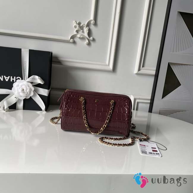 Uubags Chanel bag with chain in burgundy croc embossed calfskin leather with gold-tone hardware 19x12x9cm - 1