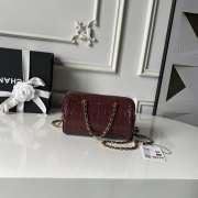 Uubags Chanel bag with chain in burgundy croc embossed calfskin leather with gold-tone hardware 19x12x9cm - 1