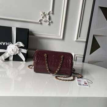 Uubags Chanel bag with chain in burgundy croc embossed calfskin leather with gold-tone hardware 19x12x9cm