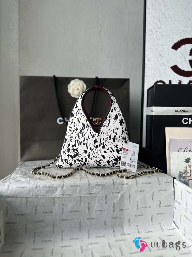 Uubags Chanel small shopping bag in lambskin & gold metal black & white 23x23x7cm - 1