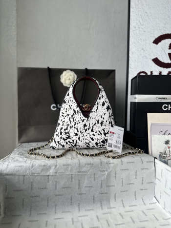 Uubags Chanel small shopping bag in lambskin & gold metal black & white 23x23x7cm