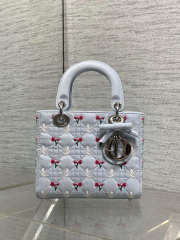 Uubags Dioramour Small Lady Dior Chain Bag Mini Doves & Roses Embroidery Cannage Lambskin Light Blue 20x17x8cm - 1