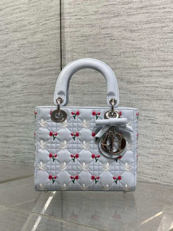 Uubags Dioramour Small Lady Dior Chain Bag Mini Doves & Roses Embroidery Cannage Lambskin Light Blue 20x17x8cm
