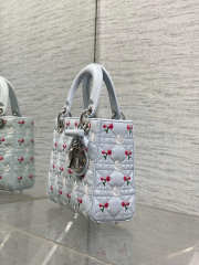 Uubags Dioramour Small Lady Dior Chain Bag Mini Doves & Roses Embroidery Cannage Lambskin Light Blue 20x17x8cm - 4