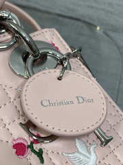 Uubags Dioramour Micro Lady Dior Chain Bag Mini Doves & Roses Embroidery Cannage Lambskin Light Pink 18x15x7cm - 5