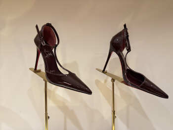 Uubags Christian Louboutin Kate patent leather pumps in brown 10cm
