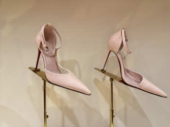 Uubags Christian Louboutin Kate patent leather pumps in beige 10cm