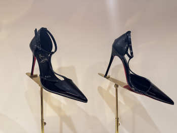 Uubags Christian Louboutin Kate patent leather pumps in black 10cm