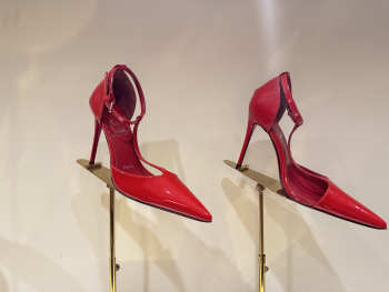 Uubags Christian Louboutin Kate patent leather pumps in red 10cm